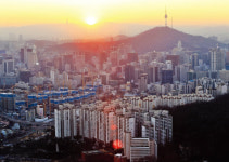 “부동산시장 신호등 빨간불인데,  무리하게 건너는 건 NO”