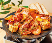 익숙한 해물찜 맛에 이국적 풍미 한 스푼 ‘보일링 크랩’