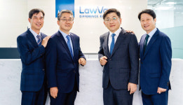 서울중앙지검 특수1부장 출신 대표변호사 3명이 이끄는 법무법인 로백스