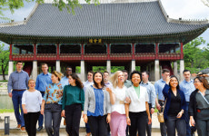 한국의 겸손과 포용에 감동한 서구 젊은이들