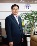 해외 나가 발로 뛰어 외국인 학생 2배로 늘린 황건영 칼빈대 총장