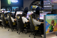 [영상] ‘옆자리에 프로게이머?’… 요즘 PC방 이렇게 바뀜^^