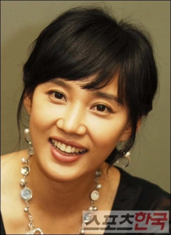 오현경 티셔츠 벗고 원피스로!