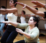 [주말 영화 4월 27일] 미운 오리 딸이 부르는 희망의 노래