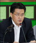 최장수 대변인 유종필 떠난다