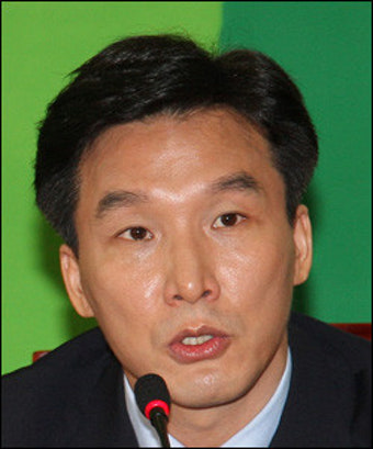김민석 최고위원 불법 정치자금 수수 혐의 소환