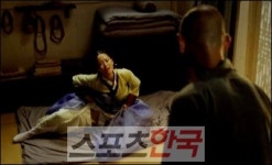 헉! 스님과 사찰서 정사?… 미인도 또 논란
