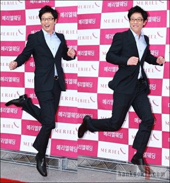 메뚜기 유재석 `온몸으로 결혼 축하`