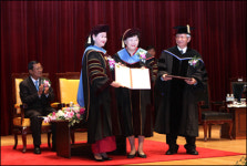 캄보디아 총리부인 서울여대 박사됐어요