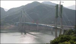 제천에 내륙 최초 사장교인 충주호반 청풍대교 완공