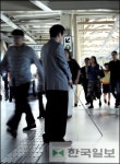 우측 보행, 시각장애인은 뒷전 에스컬레이터 타려다 하마터면…