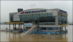 수난구조대를 수난구조해야 할 판?