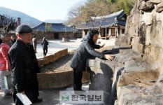 한국 경제의 대부 생가엔 평일에도 300명 발길