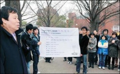 정부 부당한 압력에 저항 작가회의 거리 낭독회