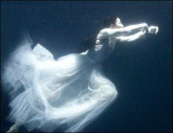 환상적인 수중발레 심청 날아오르다