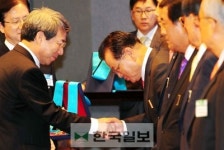 권홍사·강석대 대표, 건설의 날 금탑산업훈장