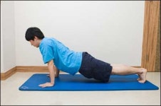 [순간포착 뼈건강] <33> 팔 굽혀 펴기 자세