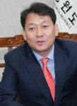 이광재 강원지사 직무 복귀 한 달 들여다보니…