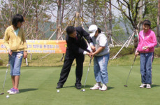 폐교위기 몰린 경주 서라벌초등학교, 골프 특성화 학교로 대변신 주목