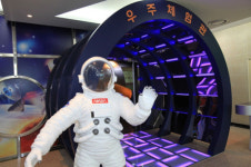 성남 중원 어린이도서관 개관, 우주 체험하고 책도 자동대출
