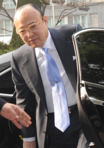 검찰, 김승연 한화 회장 소환… 9시간 조사
