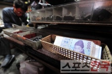 [People] 이대 교내서 구두 수선 20년 허완희씨