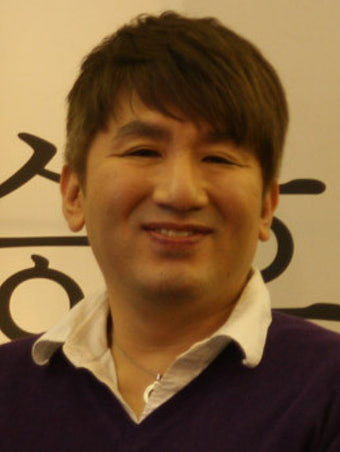 방시혁 '가족사랑의 날'  로고송 기부