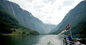 노르웨이, 장엄한 피오르 품에 도시의 상처를 묻다