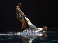 [stage] 온통 물바다… 그 위에 펼쳐지는 서커스 레인