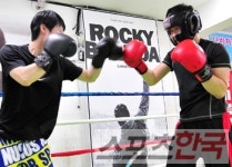 [김종석기자의 익사이팅 스포츠] 잽!잽! 스트레이트~ 주먹이 운다 주인공 같죠?