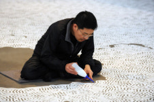 존재와 상실… 소금을 통해 영원의 양면성 표현