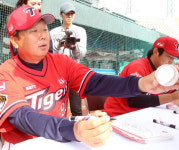 거포 2번 배치… 화끈하게 우승!