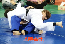 [포토] 신화 이민우, 엉덩이 치워~ 헉!
