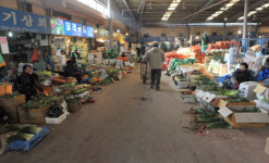 [나의 NIE] SSM 규제로는 한계… 전통시장 경쟁력 강화 힘써야