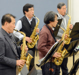 [View] "나, 길옥윤 같지?" 멋을 불고 추억을 불고… 색소폰에 빠진 중년들