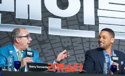 [포토] 베리 소넨필드, "윌, 자네 생각은 어때?"