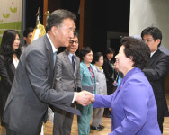 한국애보트, 가정의 달 기념 국무총리상 수상