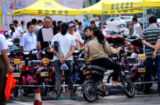 [Lens View] 대륙의 두 바퀴는 오늘도 구른다… 세월을 넘어 동행의 페달