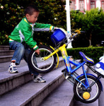 [Lens View] 대륙의 두 바퀴는 오늘도 구른다… 세월을 넘어 동행의 페달