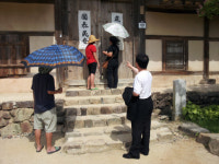 문 닫은 안동 하회마을 忠孝堂