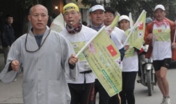 달리는 스님 이번엔 獨횡단 도전