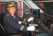 앗! 레일 훼손… 순간 기지·결단으로 참사 막았죠