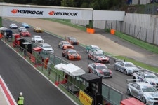 한국타이어 단 경주차 굉음 질주… 레이싱 참가팀마다 매우 만족