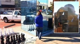 ‘전망을 즐기는 화장실’ 유리로 만든 공중화장실