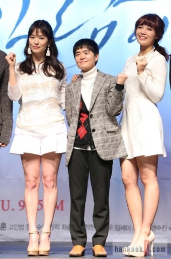 노희경 작가, 여배우 사이에서 흐뭇한 파이팅