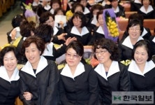 만학도들의 늦깎이 졸업식