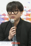 [포토] 박진성 감독, 진지하게 영화 설명 해요