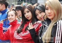 2NE1, 폴링 인 러브 안무연습… 4인 4색 하프 댄스 눈길