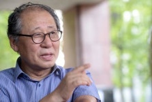 문학계의 조용필… 老평론가에 젊은 문인들 열광하다