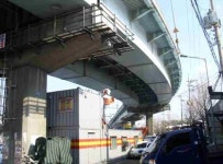 서울시 고가도로 밑 임대주택 산 넘어 산